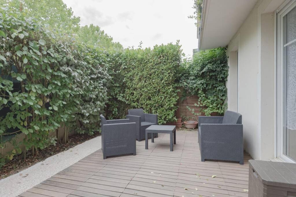 Apartment Garden Next To Disneyland *